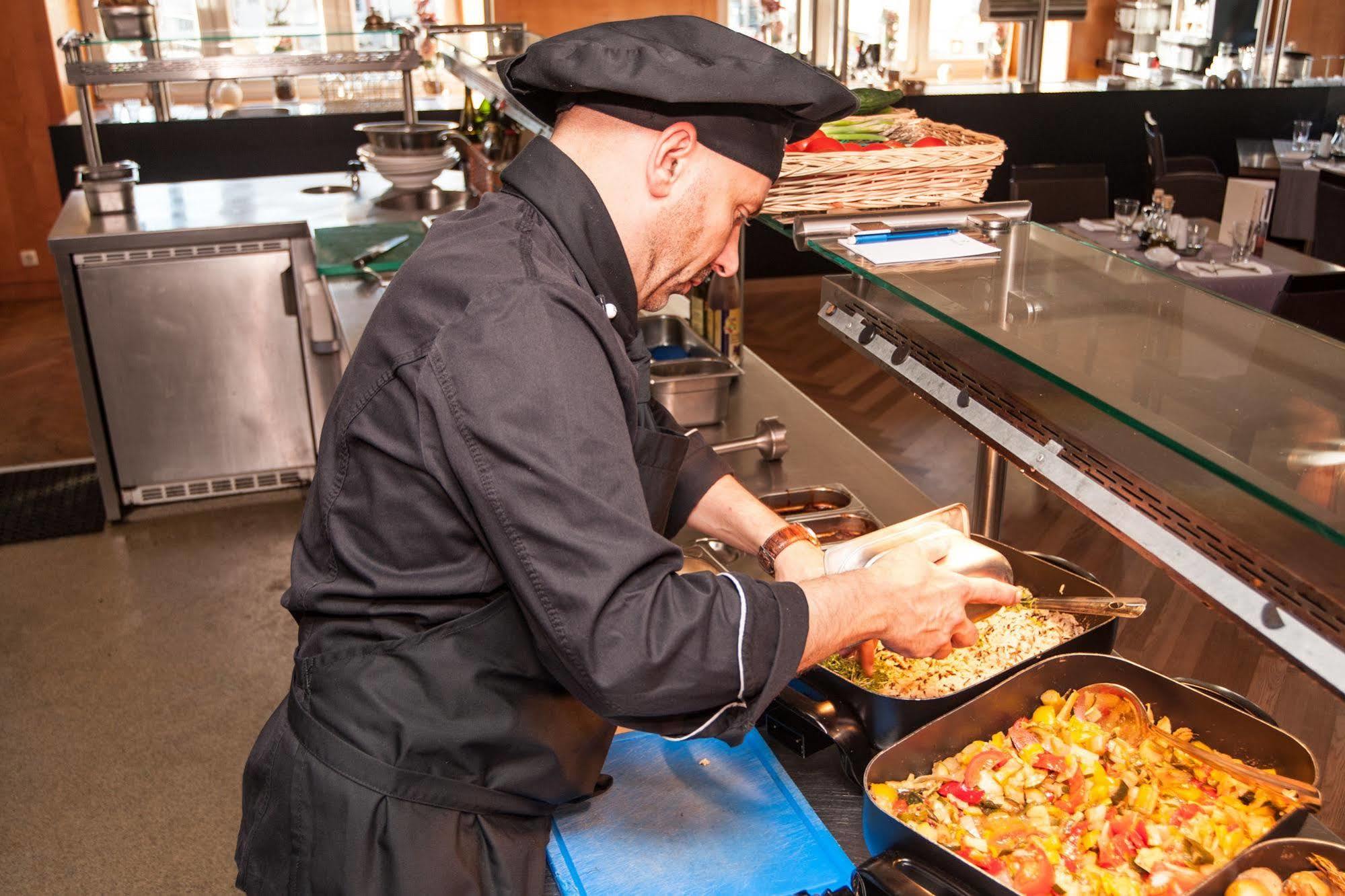Sleep & Go! Self Service Rooms With Community Kitchen Nittel Exterior photo